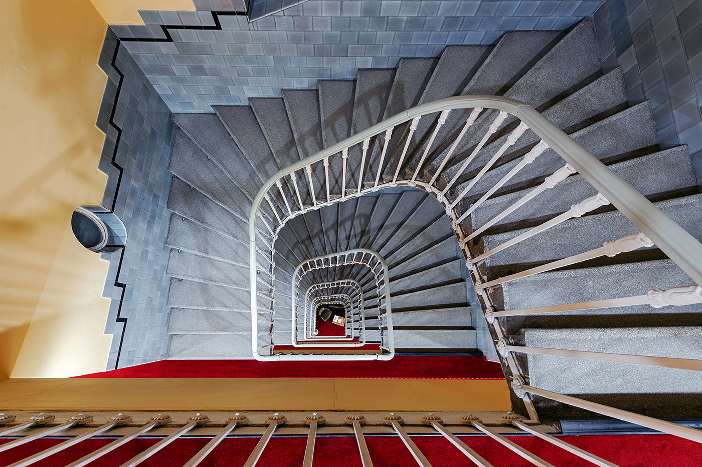 Spiral staircase in the Astoria Hotel #186