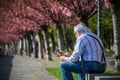 Reading the newspaper on the Tóth Árpád promenade #303