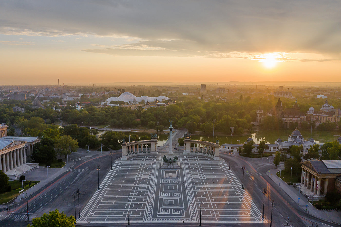 Hősök tere és a Városliget napkeltekor drónnal #727