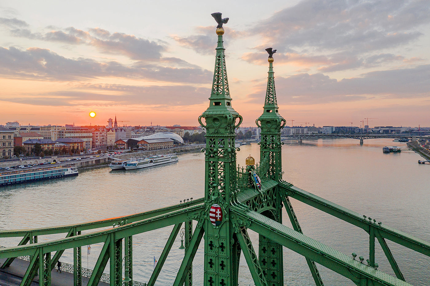 Szabadság híd napkeltekor drónnal #784