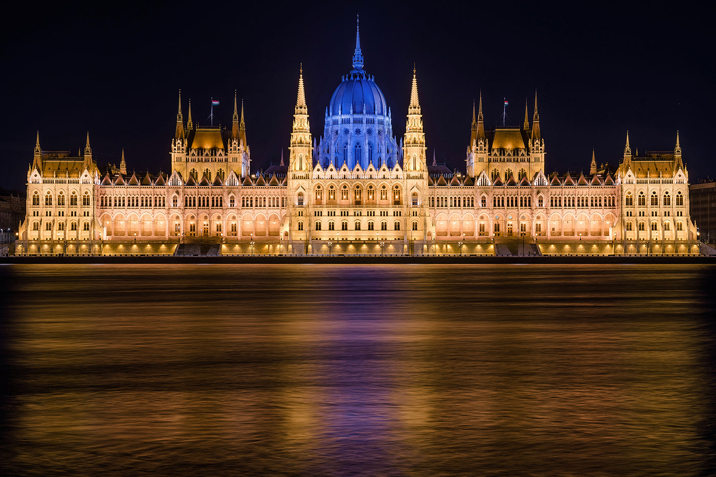 Parlament kék kupolája az Autizmus Világnapja alkalmából #896