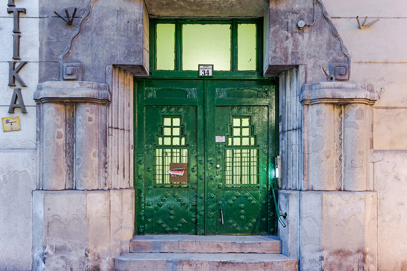 Gate on Hegedűs Gyula Street #929