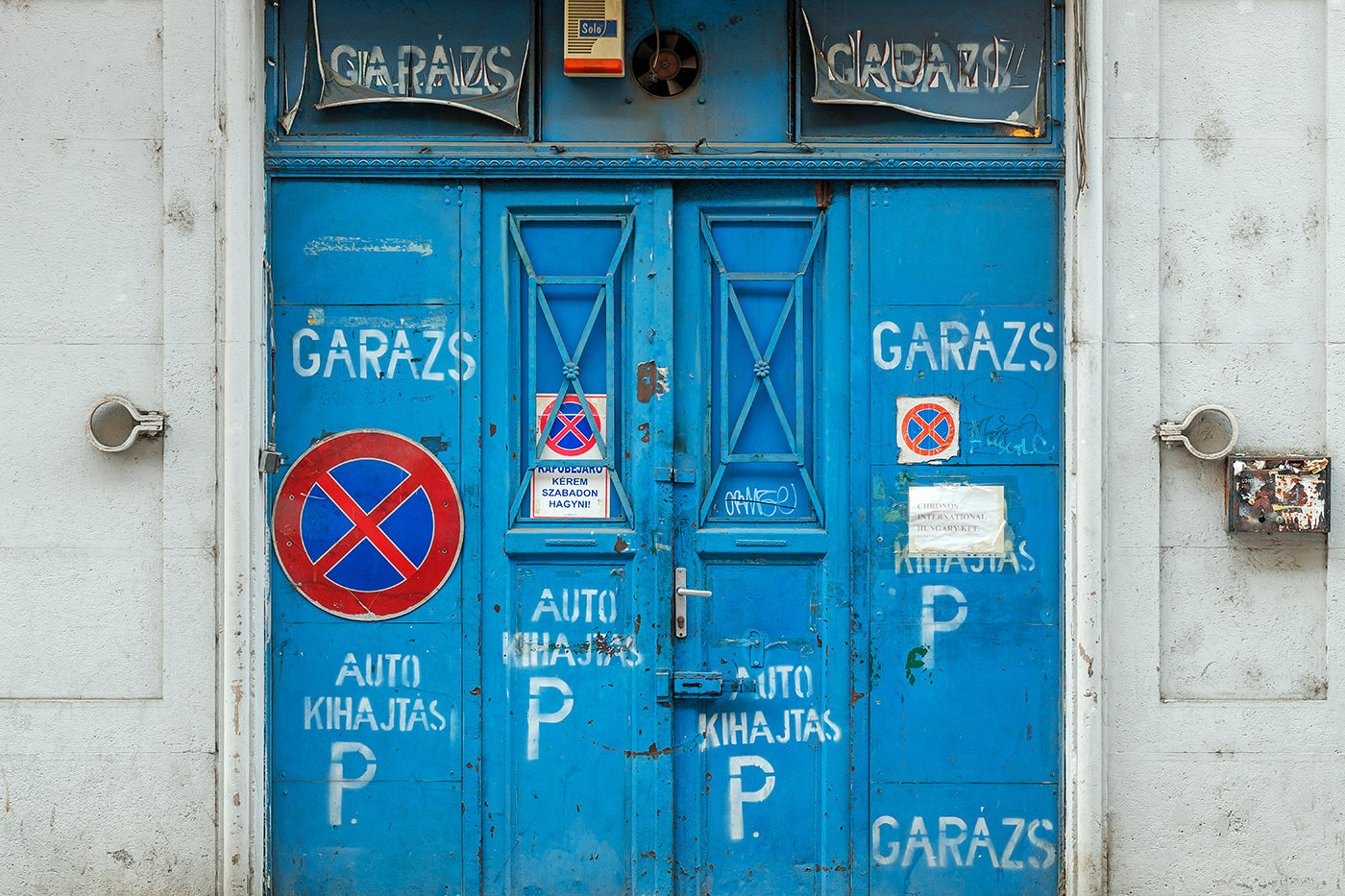 Gate on Katona József Street #941