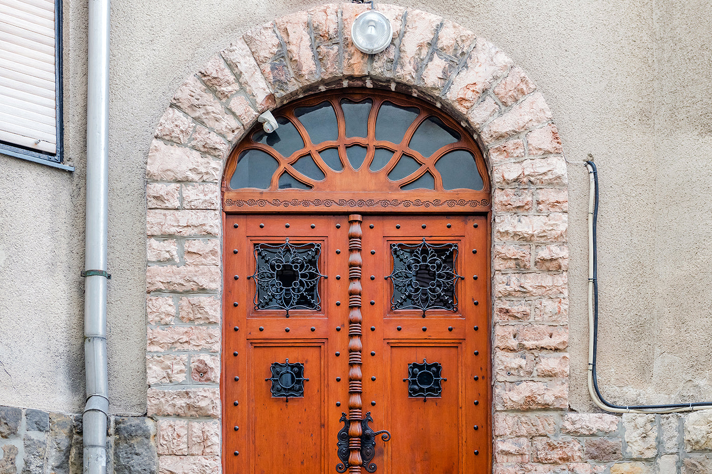 Gate on Keleti Károly Street #944