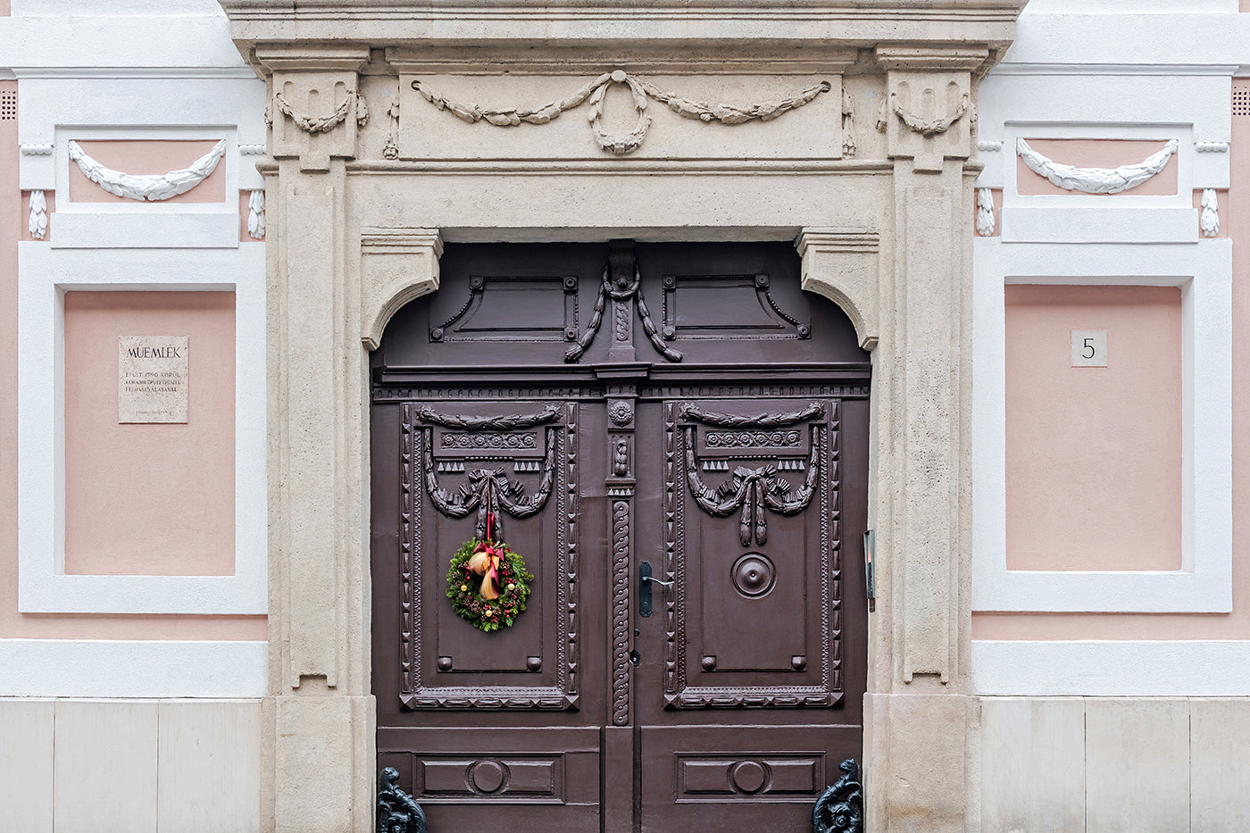 Gate on Parliament Street #986