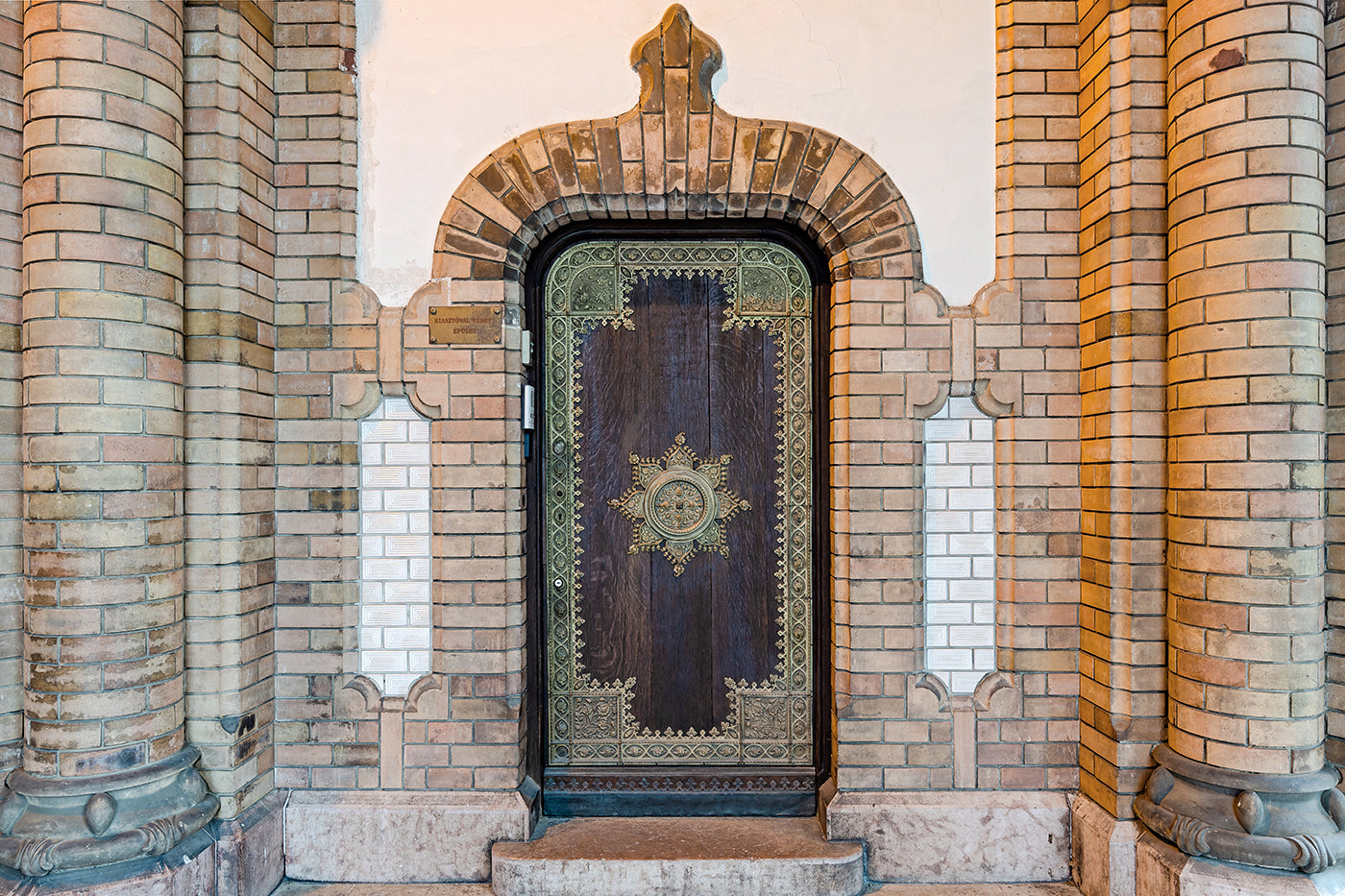 Gate of the Church of Saint László Square #1004