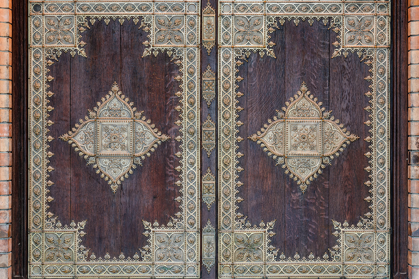 Gate of the church in Saint László Square #1006