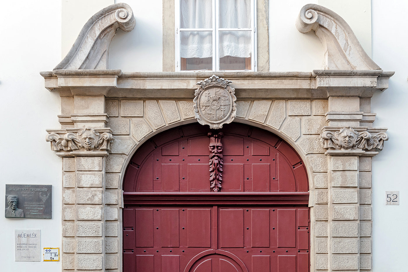 Gate on Úri Street #1023