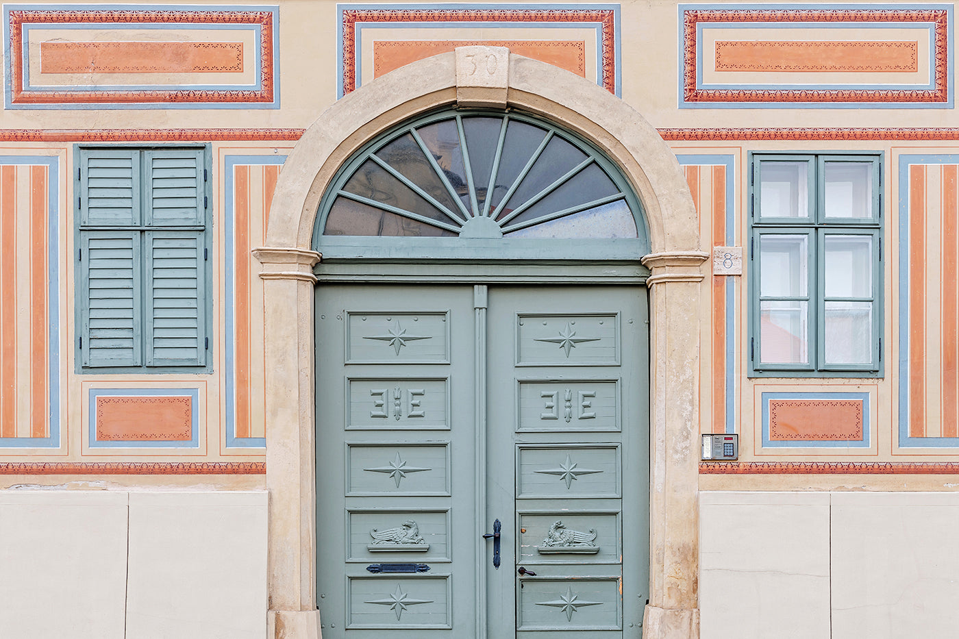 Gate on Vienna Gate Square #1050