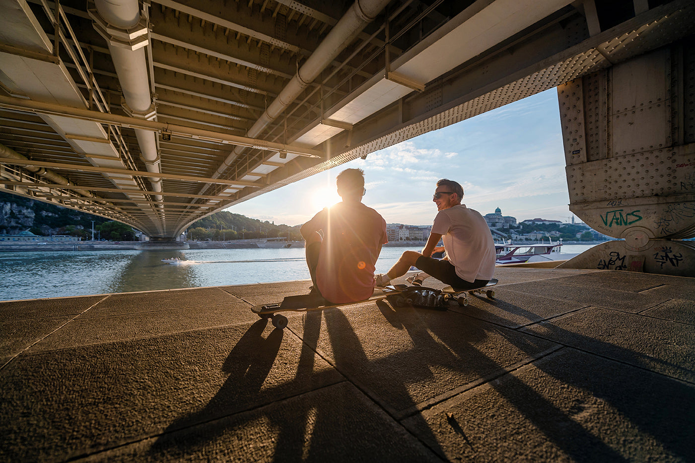 Relaxation under the Elizabeth Bridge #1076