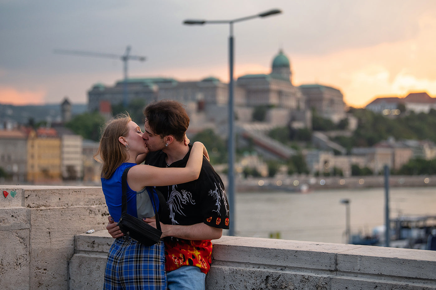 Csókolózó pár az Erzsébet hídon #1096