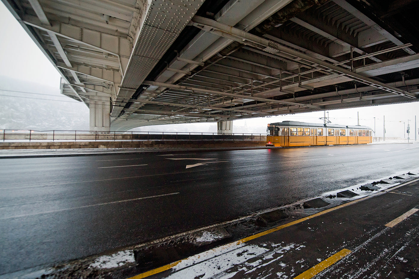 Tram under the Elizabeth Bridge #1098