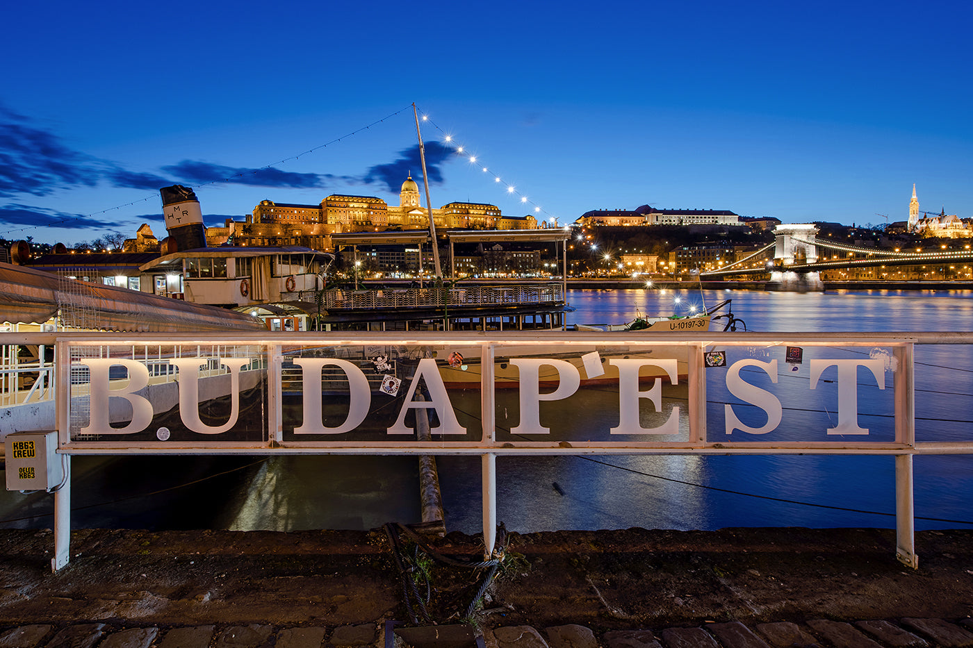Budapest felirat a Dunaparton este #1368