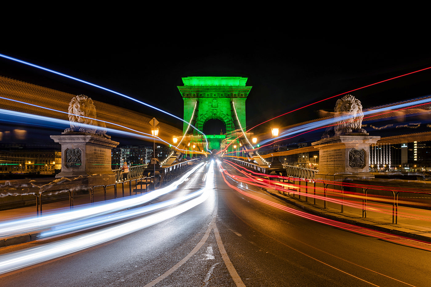 Zöld Lánchíd a Clark Ádám térről este #1382