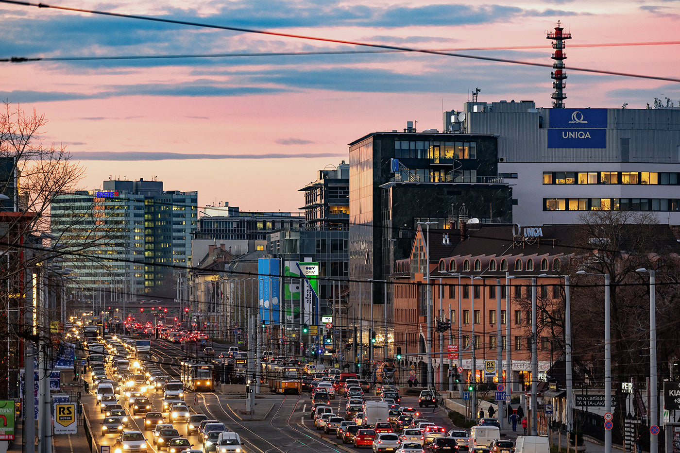 Afternoon traffic on Hungária Boulevard #1407