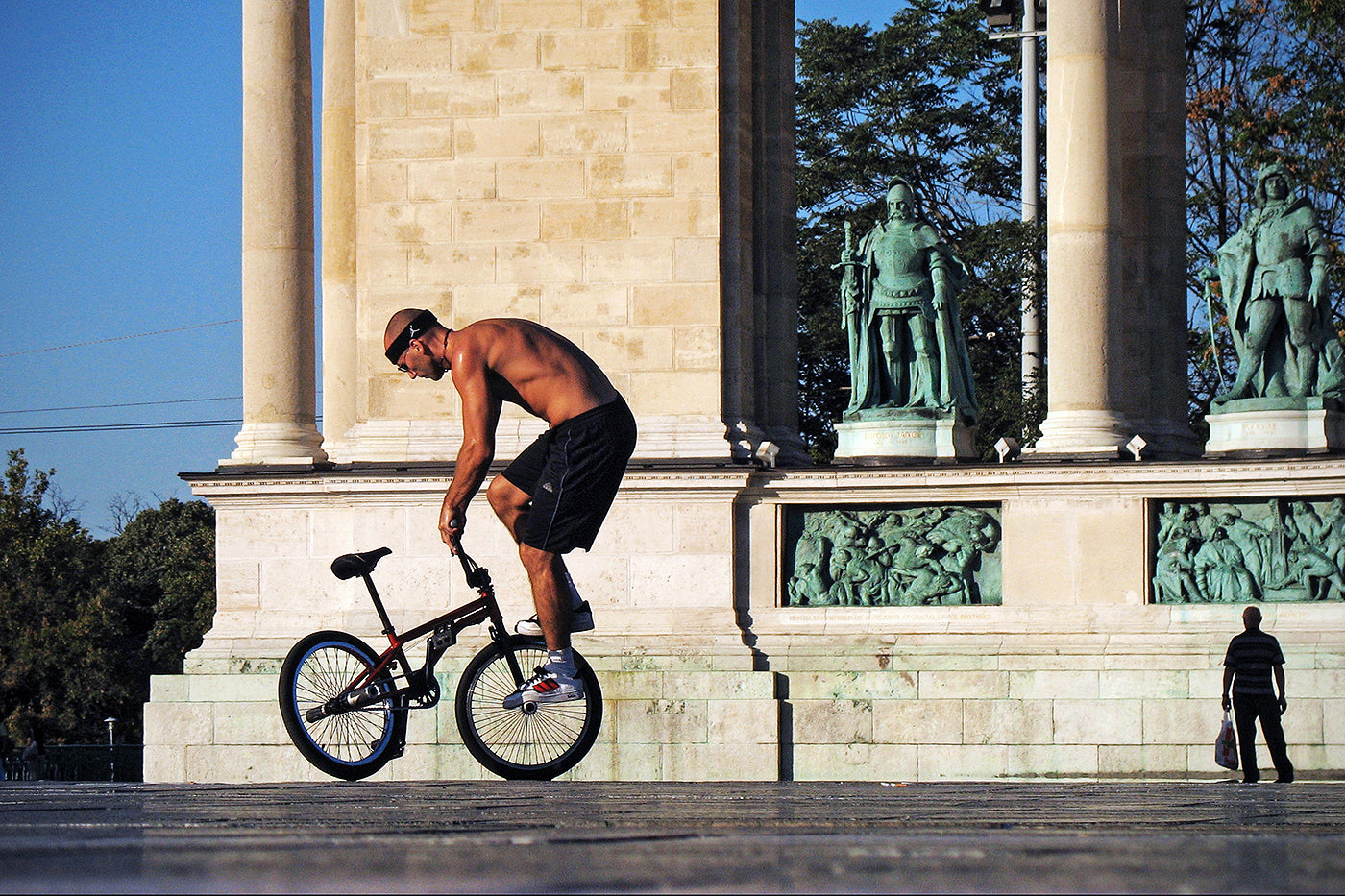 Biciklis a Hősök terén #1478