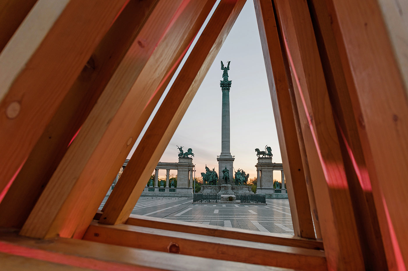 Hősök tere a Budapest feliraton keresztül #1481