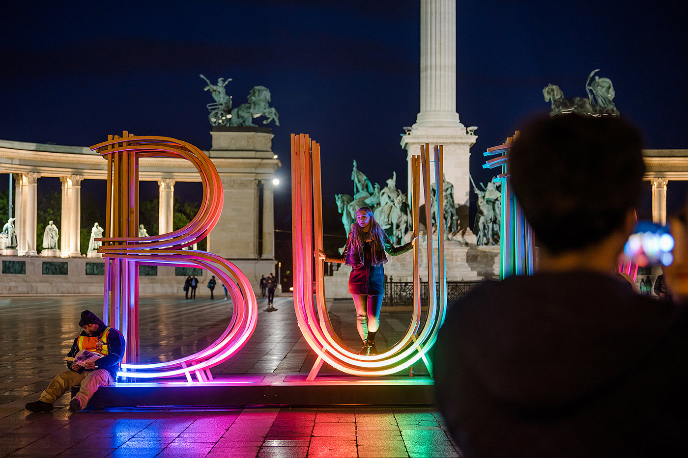 Hősök tere a Budapest felirattal este #1490