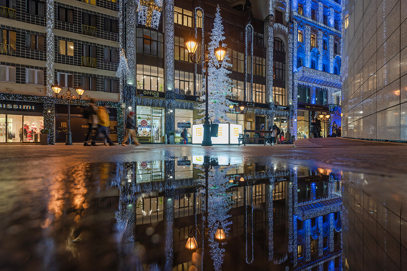 Fashion Street Christmas After the Rain #1957