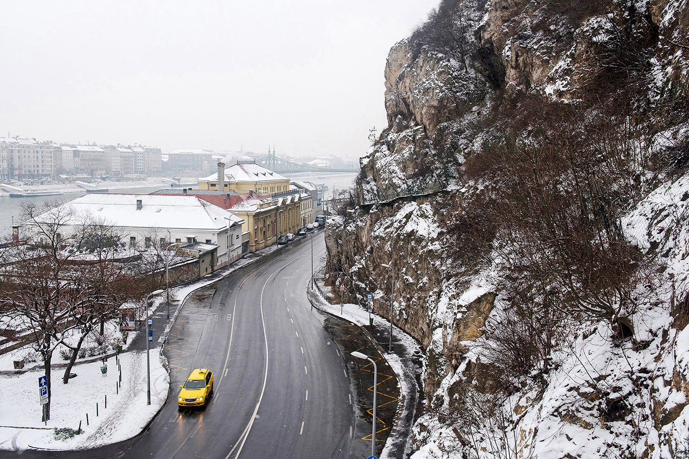 At the foot of Gellért Hill in winter #2209
