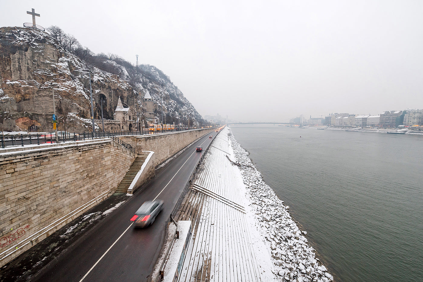 Snowy Danube bank from Liberty Bridge #2266
