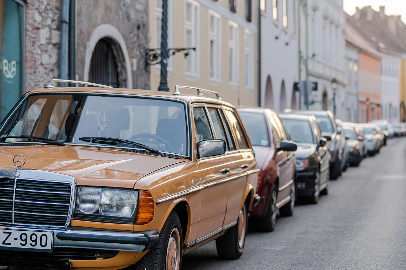 Old Mercedes in Buda Castle District #2398