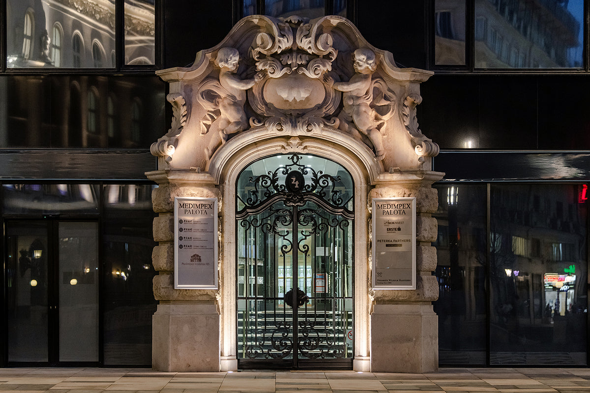 Medimpex Palace gate on Vörösmarty Square #2403