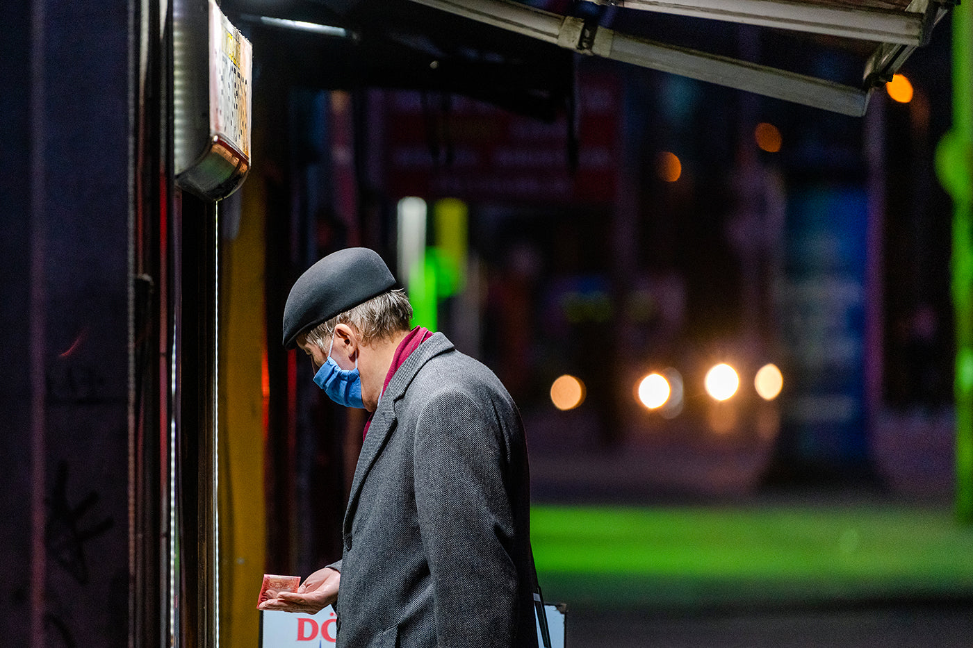 Gyros buyer at Kolosy Square on Lajos Street #2418