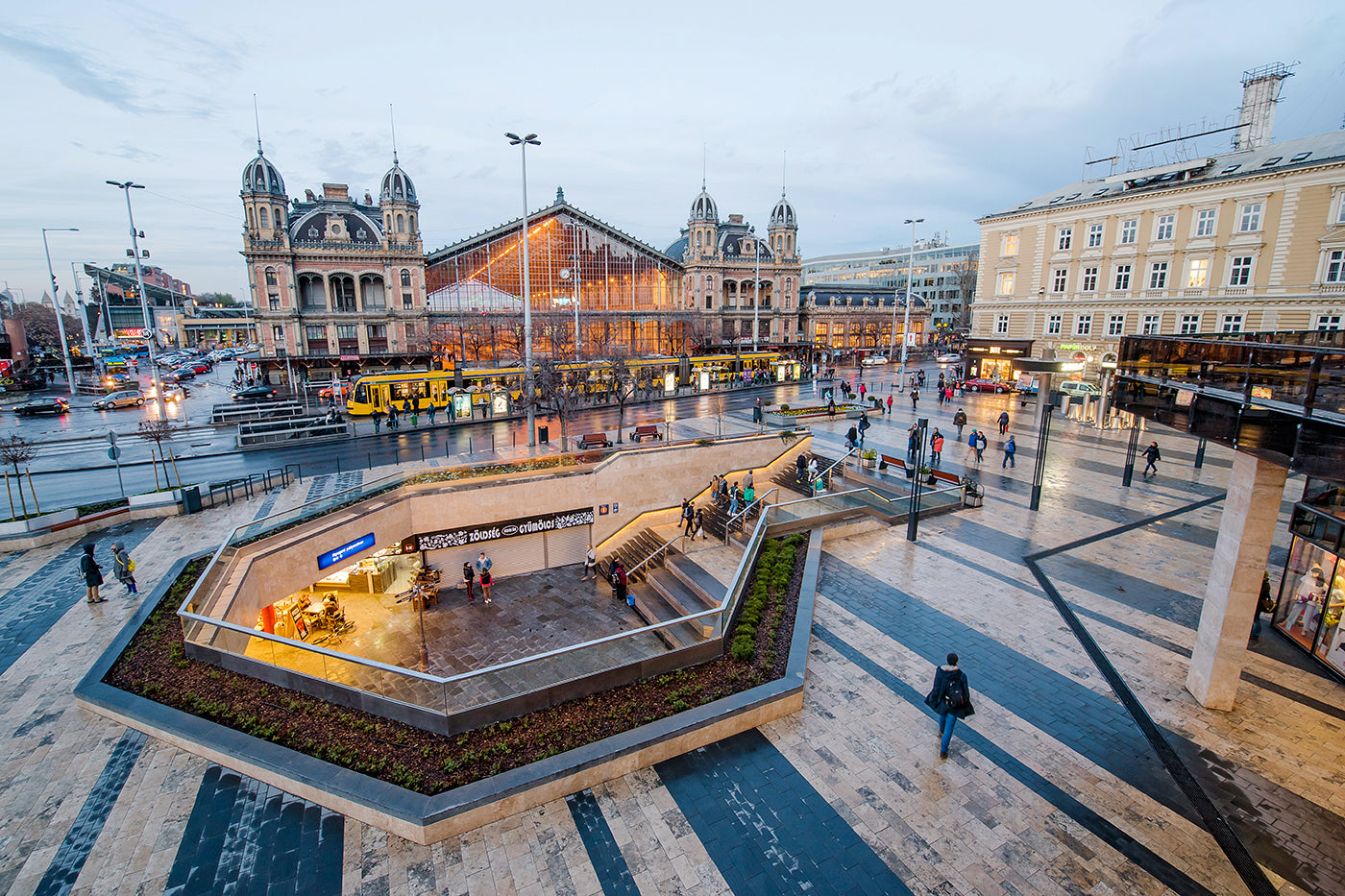 Nyugati Square from the Skála terrace at night #2519