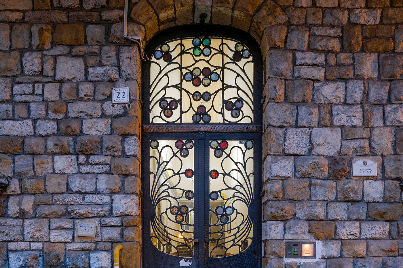 Gate 22 of Saint László Square #2772