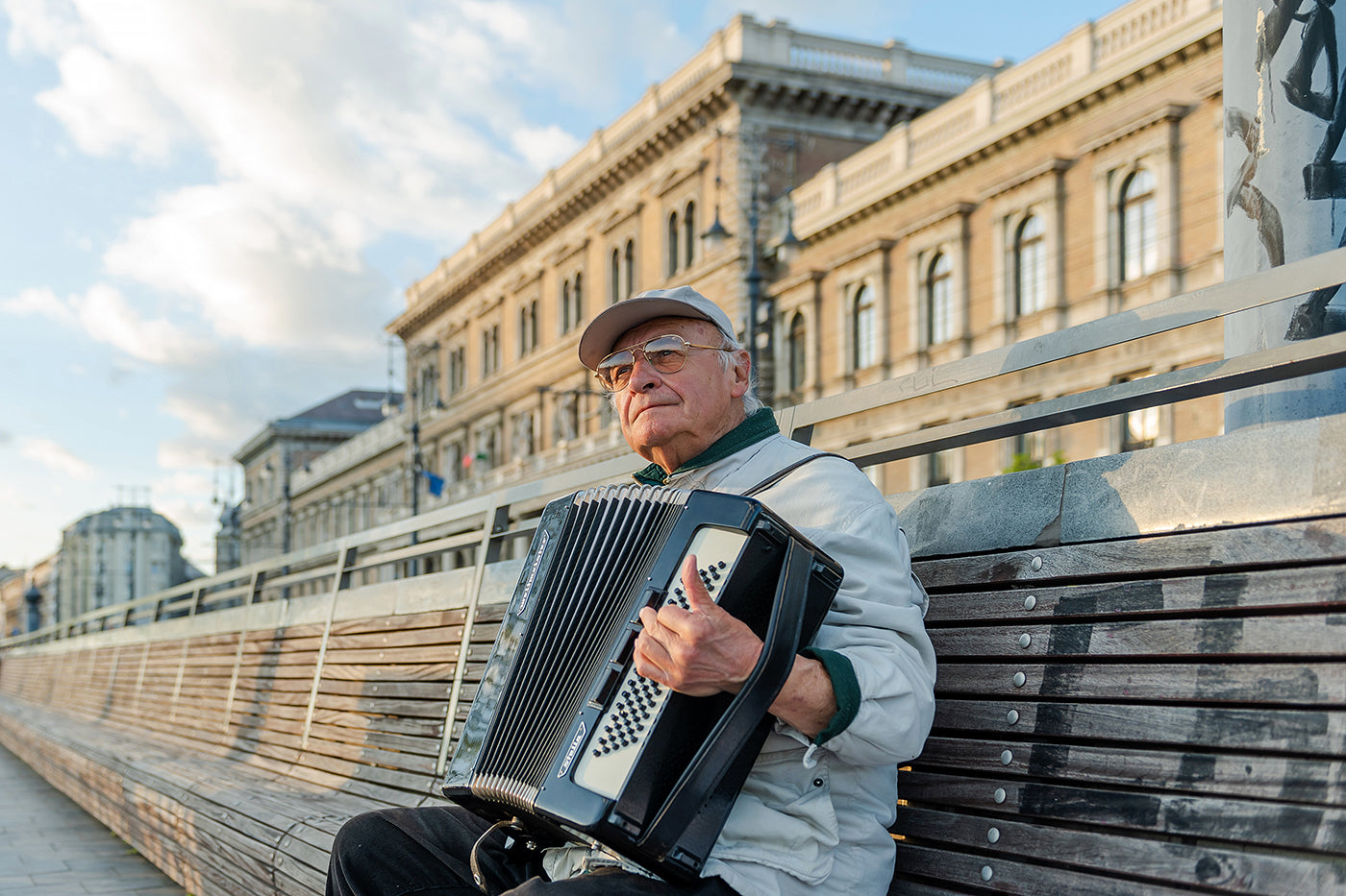 Harmonikás a Fővám térnél #2815
