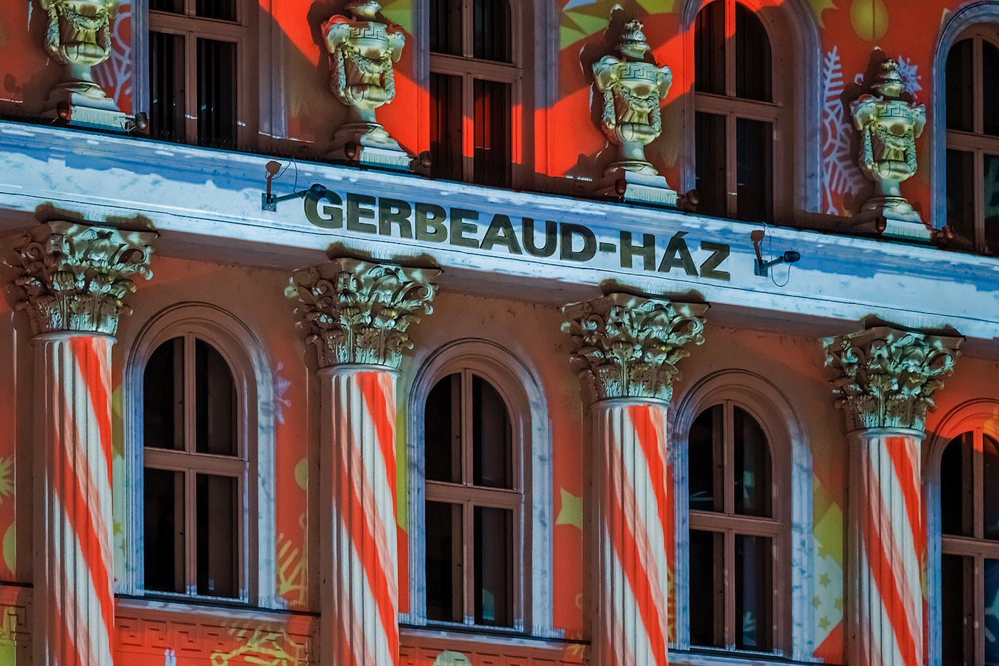 Light painting on Vörösmarty Square #3045