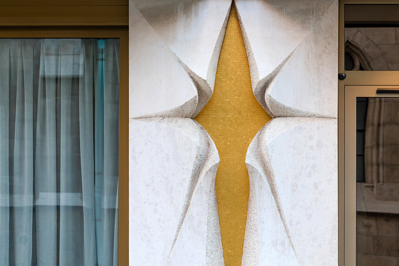 Relief on the side of the Hilton Hotel in Buda Castle #3550