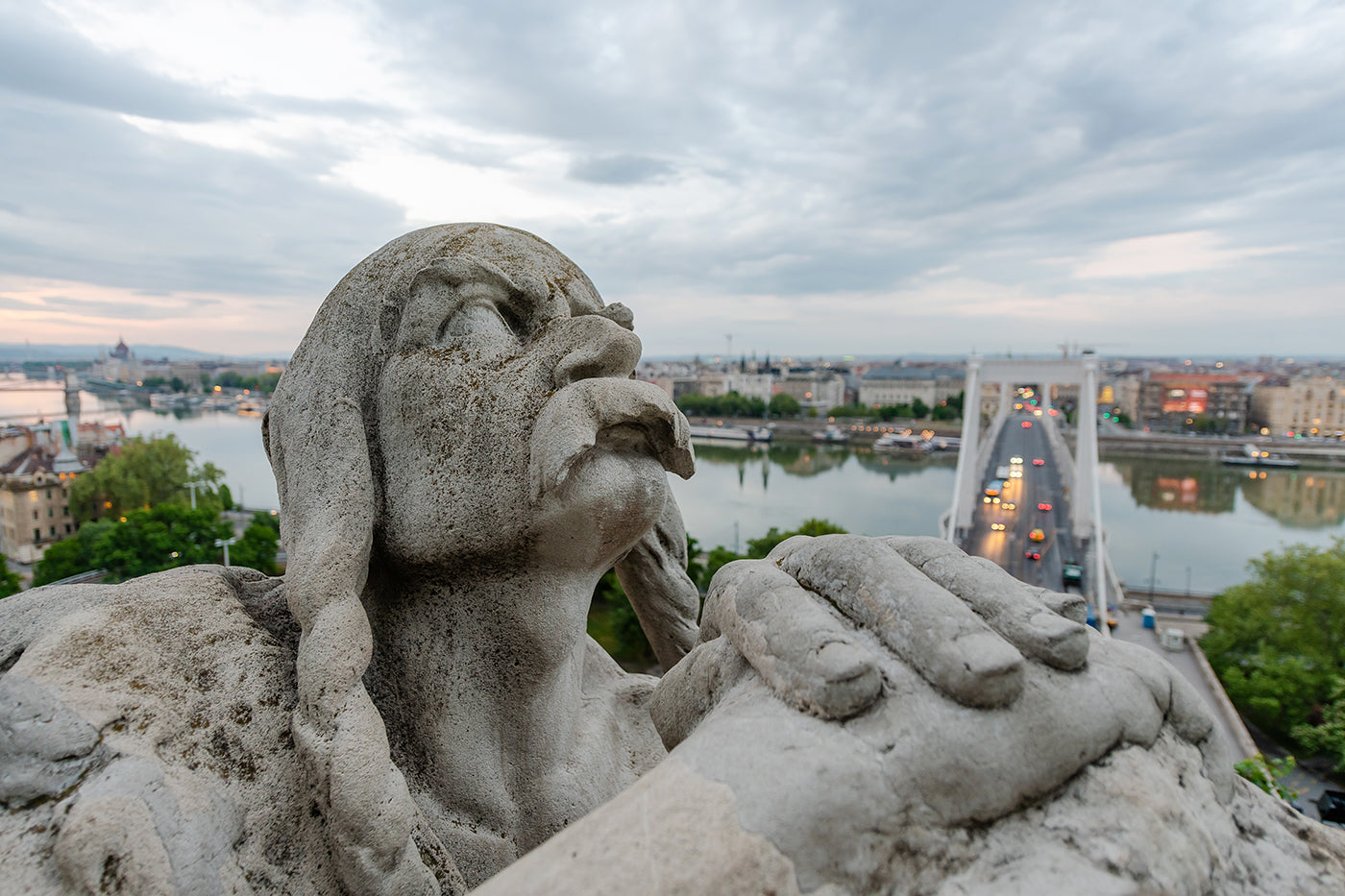 Gellért szobor pogánya és Budapest látképe #3608