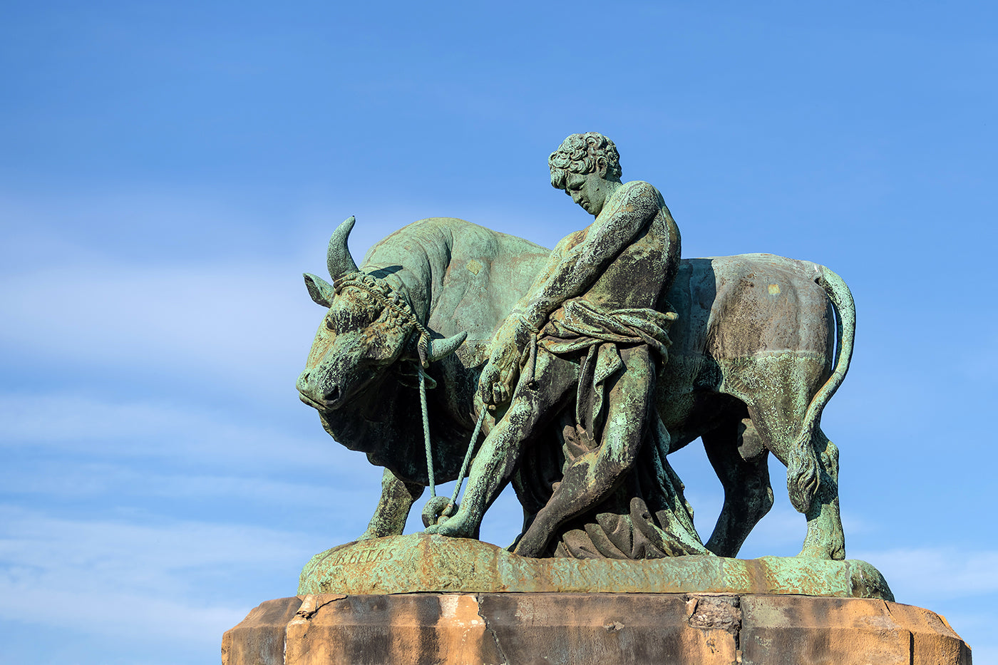 Statue at the Közvágóhíd Bridge #3633