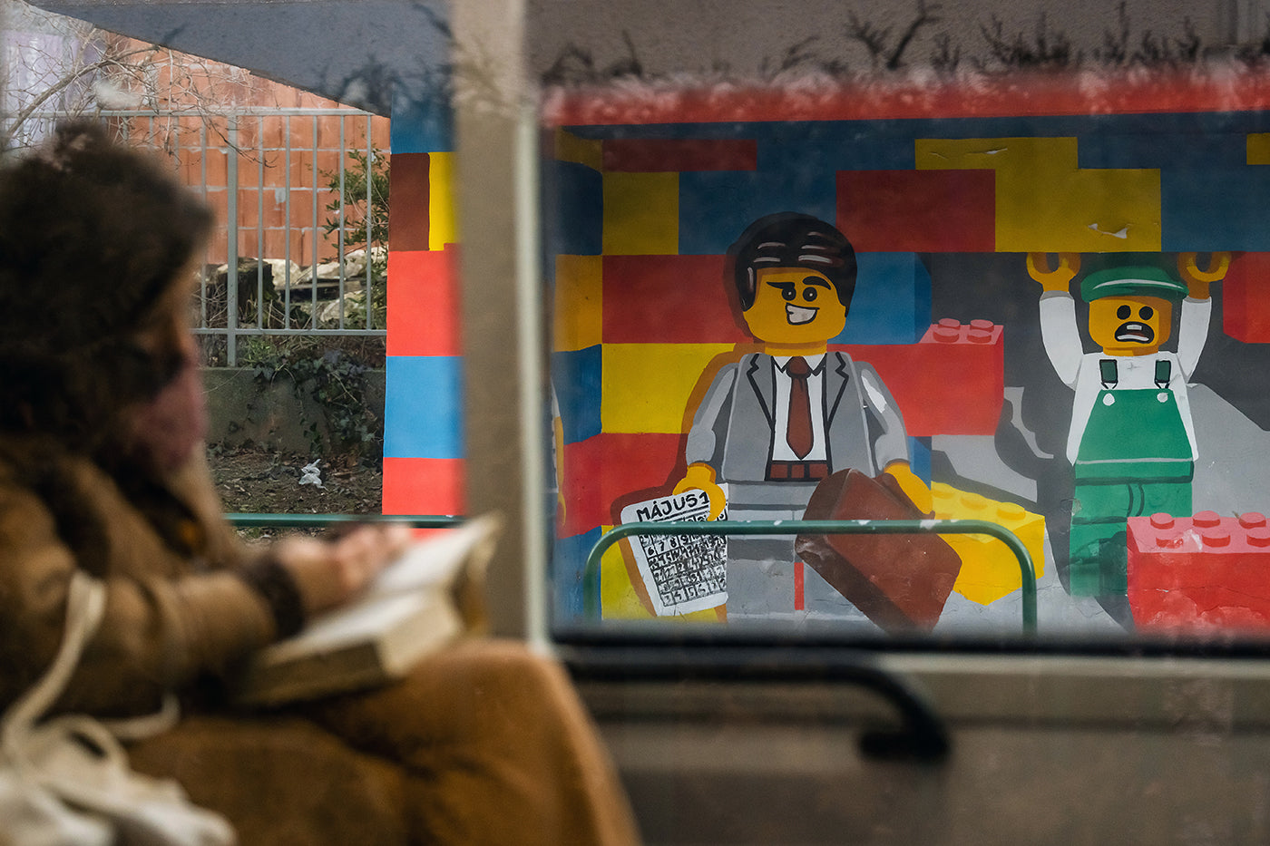 Kútvölgyi úti buszmegálló LEGO figurákkal #3818