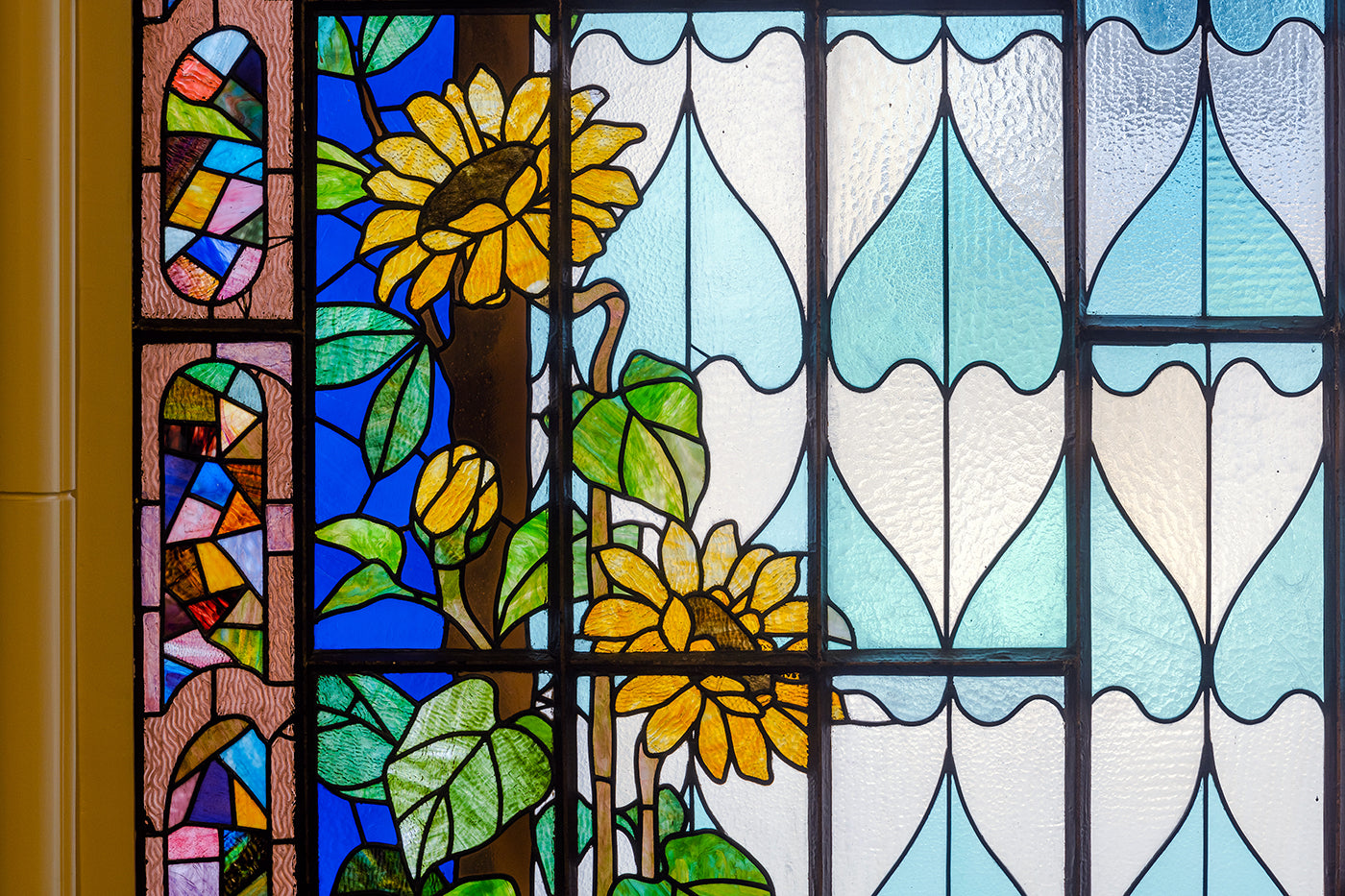 Kőrössy villa stained glass window #4001