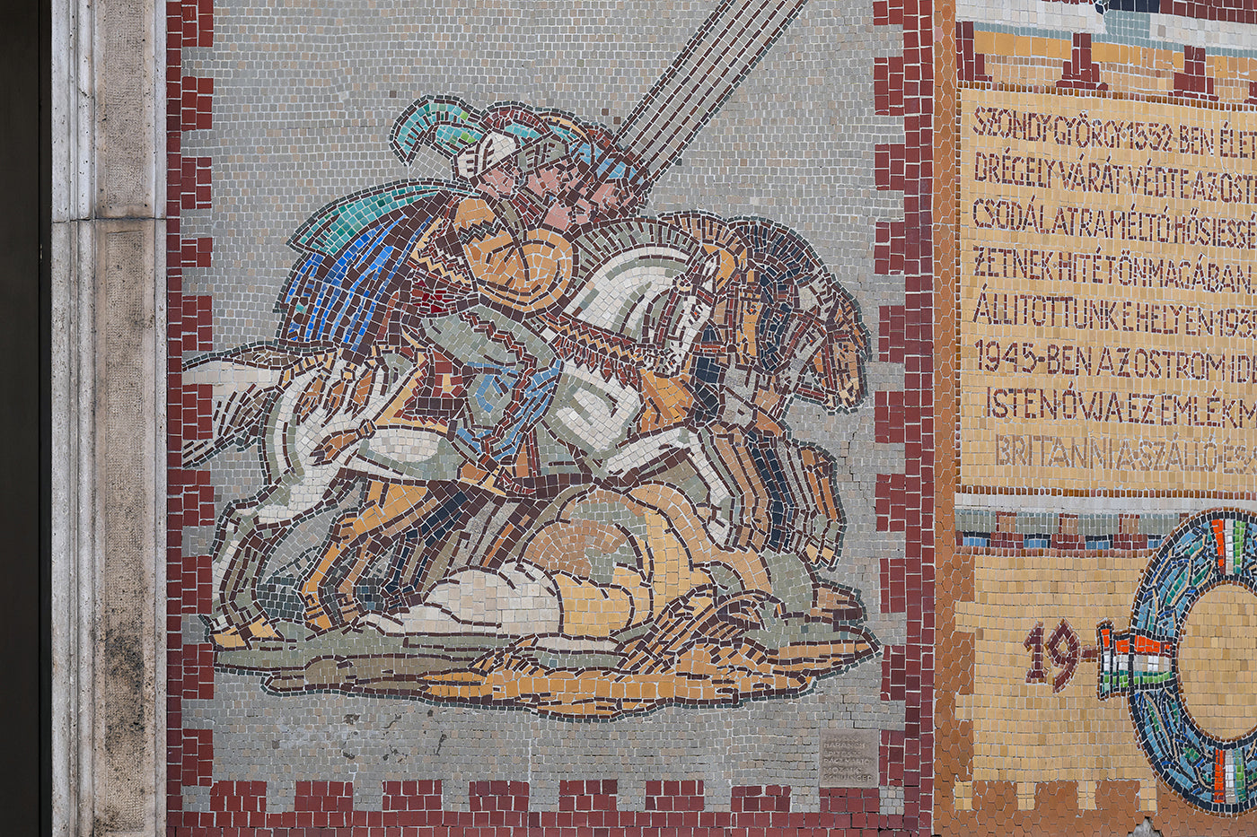 Szondi's two eunuchs on the facade of the Peace Hotel #4284