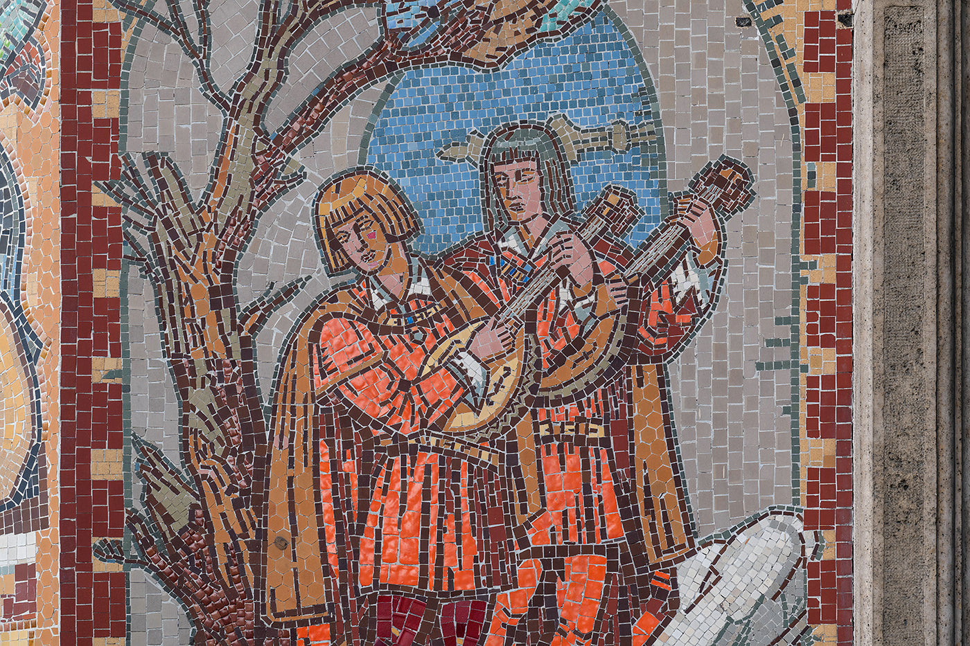 Szondi's two eunuchs on the facade of the Peace Hotel #4288