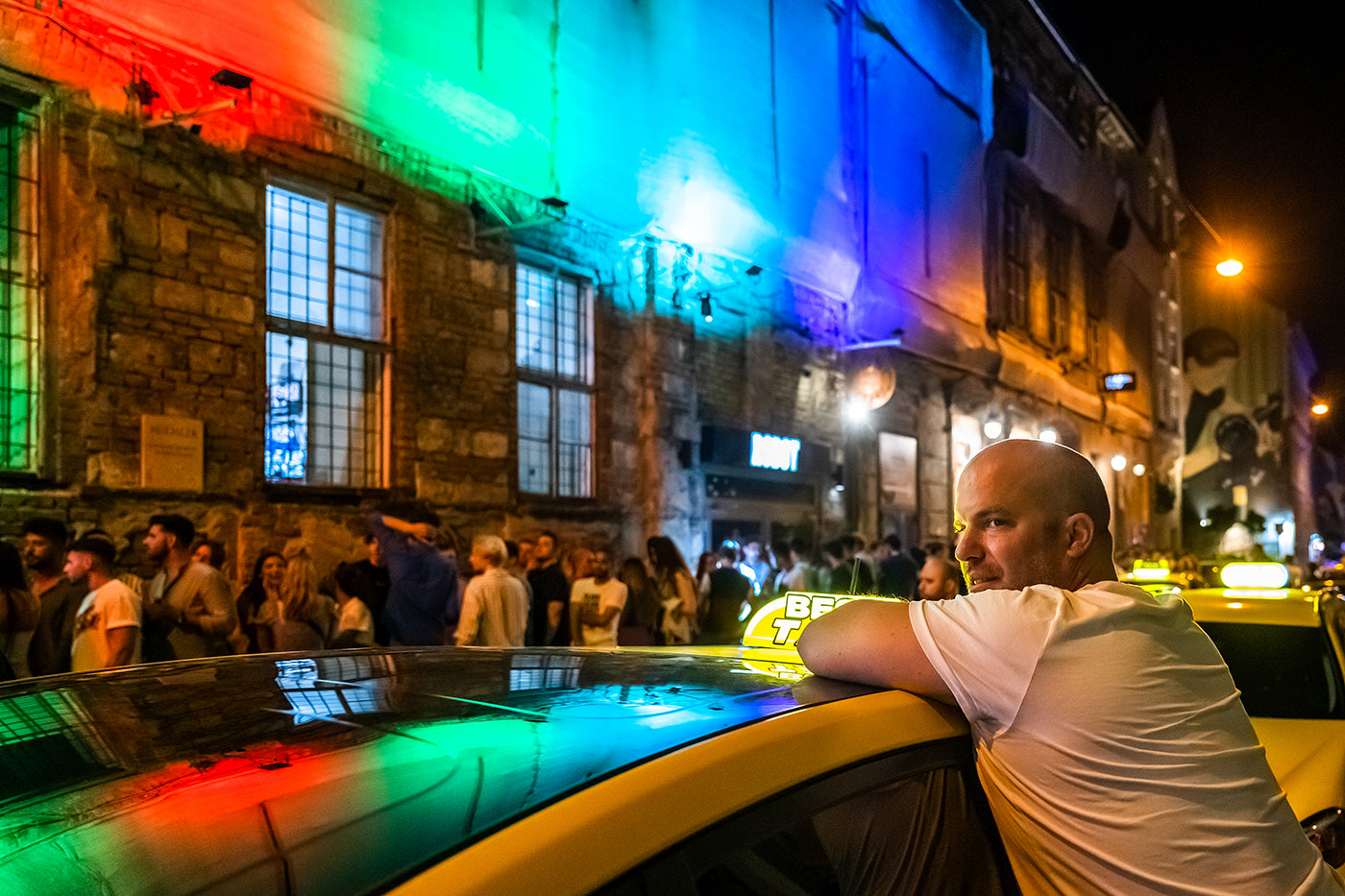Taxi on Akácfa Street in front of Instant #4673