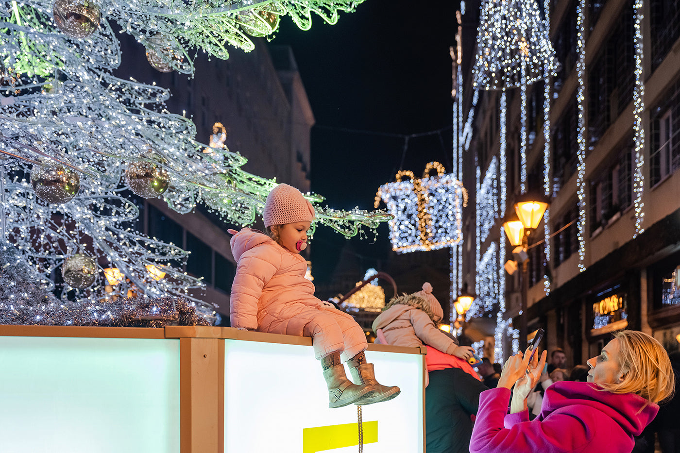 Tourists taking photos on Fashion Street #4755