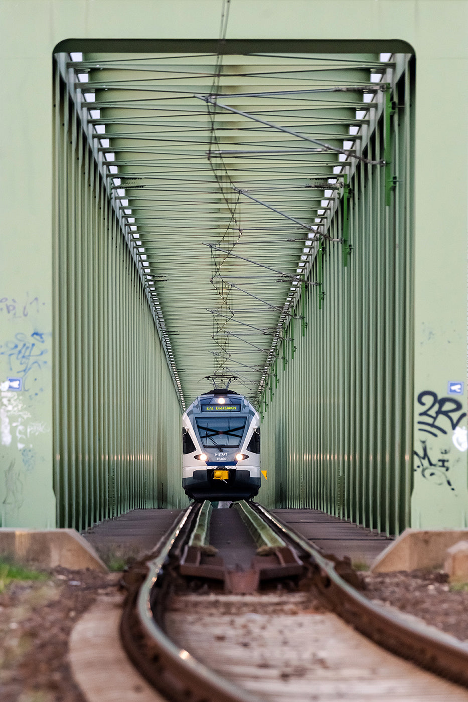 Train on the Újpest railway bridge #4934