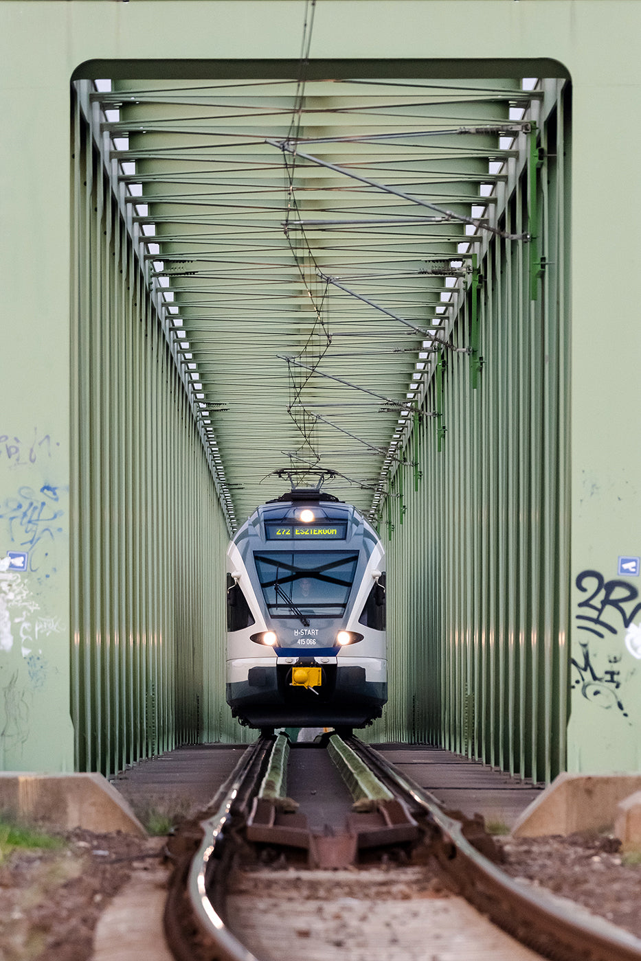 Train on the Újpest railway bridge #4935
