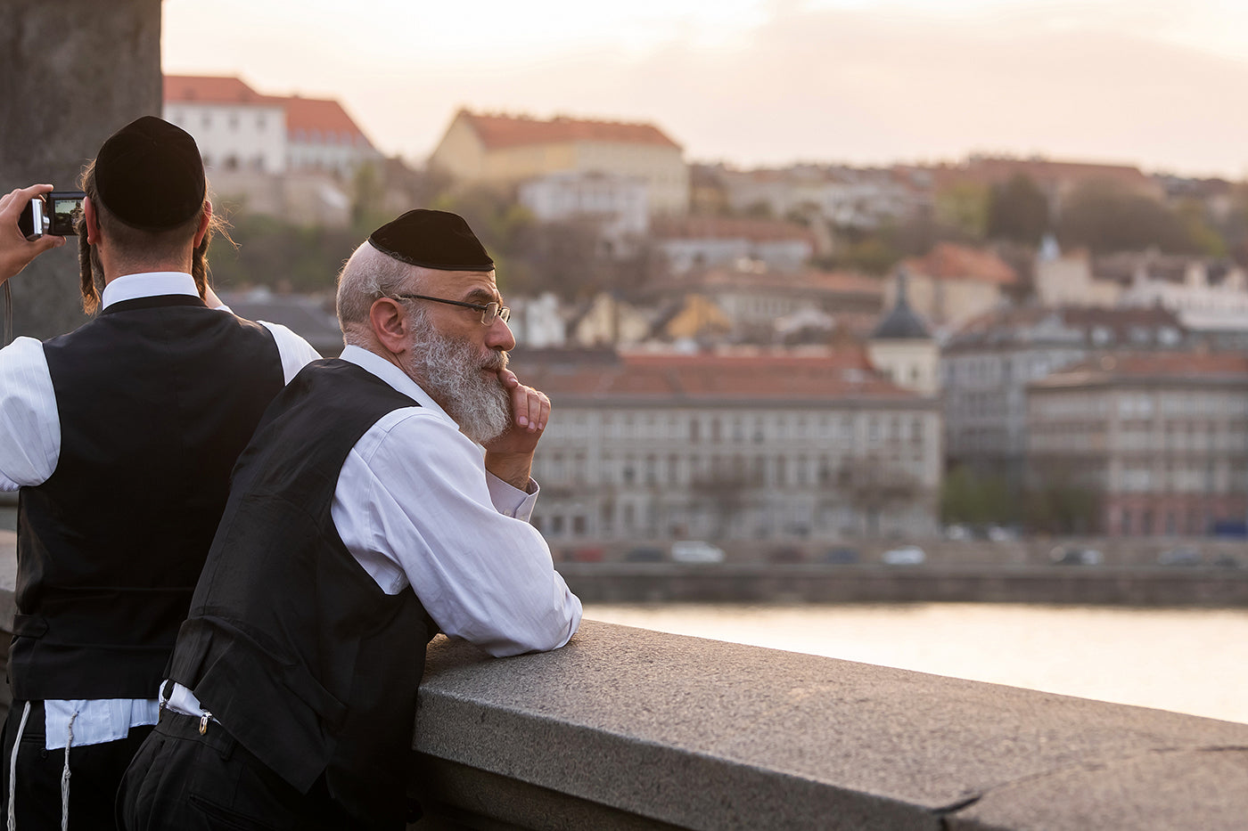 Jews on the Chain Bridge #5224