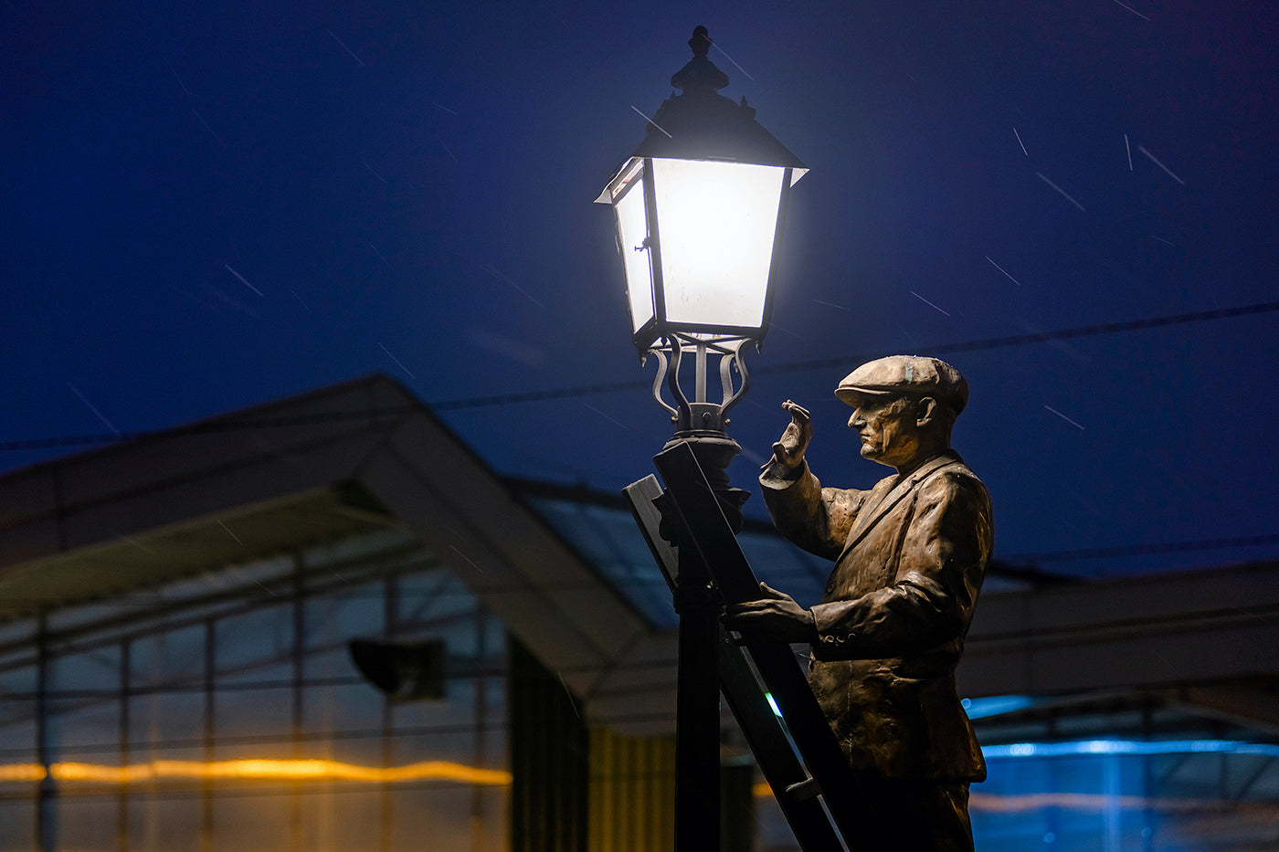 Statue of the lamplighter on Teleki László Square #5586