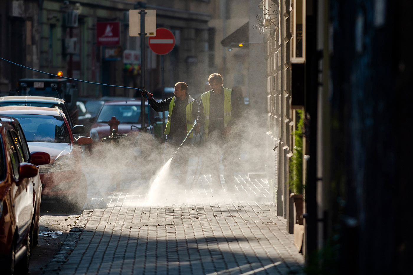Sidewalk cleaning on Dohány Street #5890