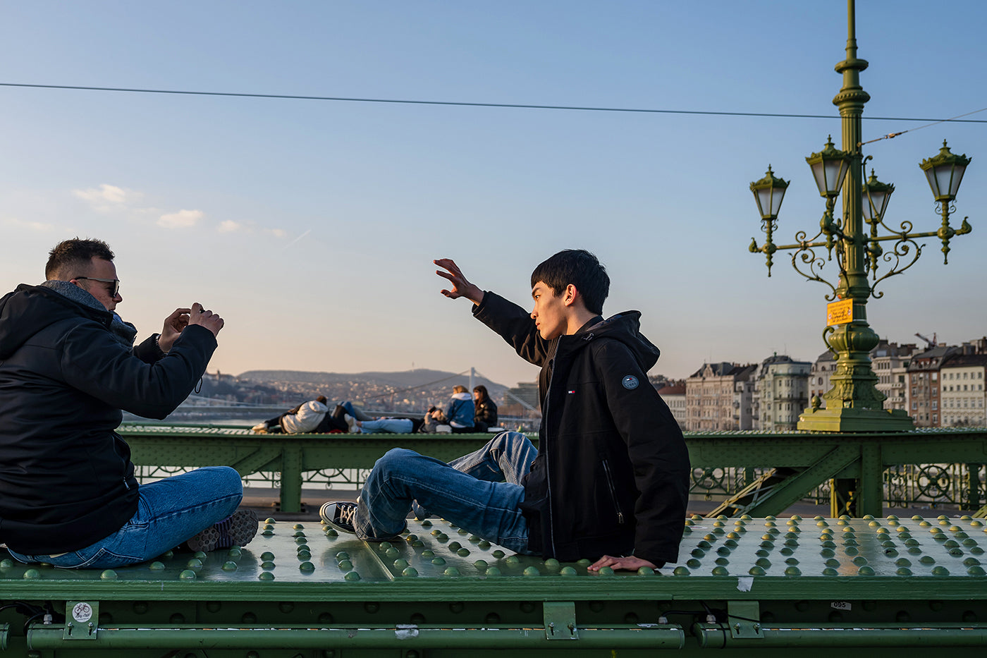 Fotózkodó turisták a Szabadság hídon #5902