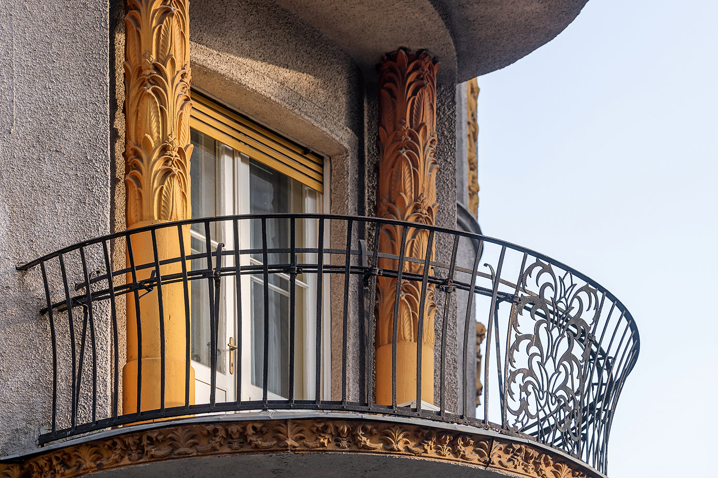 Detail of the facade of Radnóti Miklós Street 21/b #5973