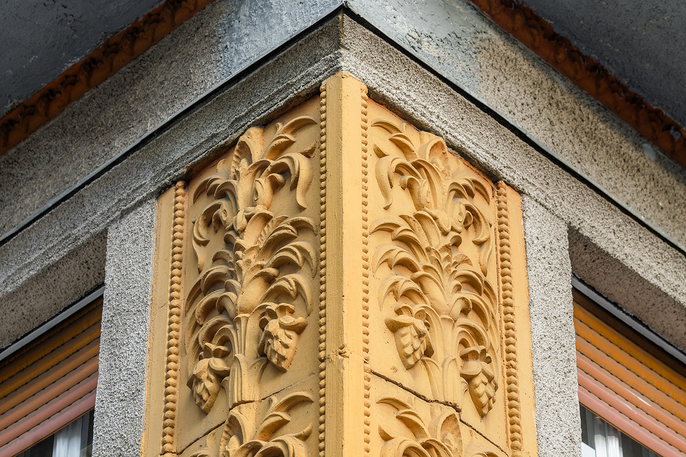 Detail of the facade of Radnóti Miklós Street 21/b #5977