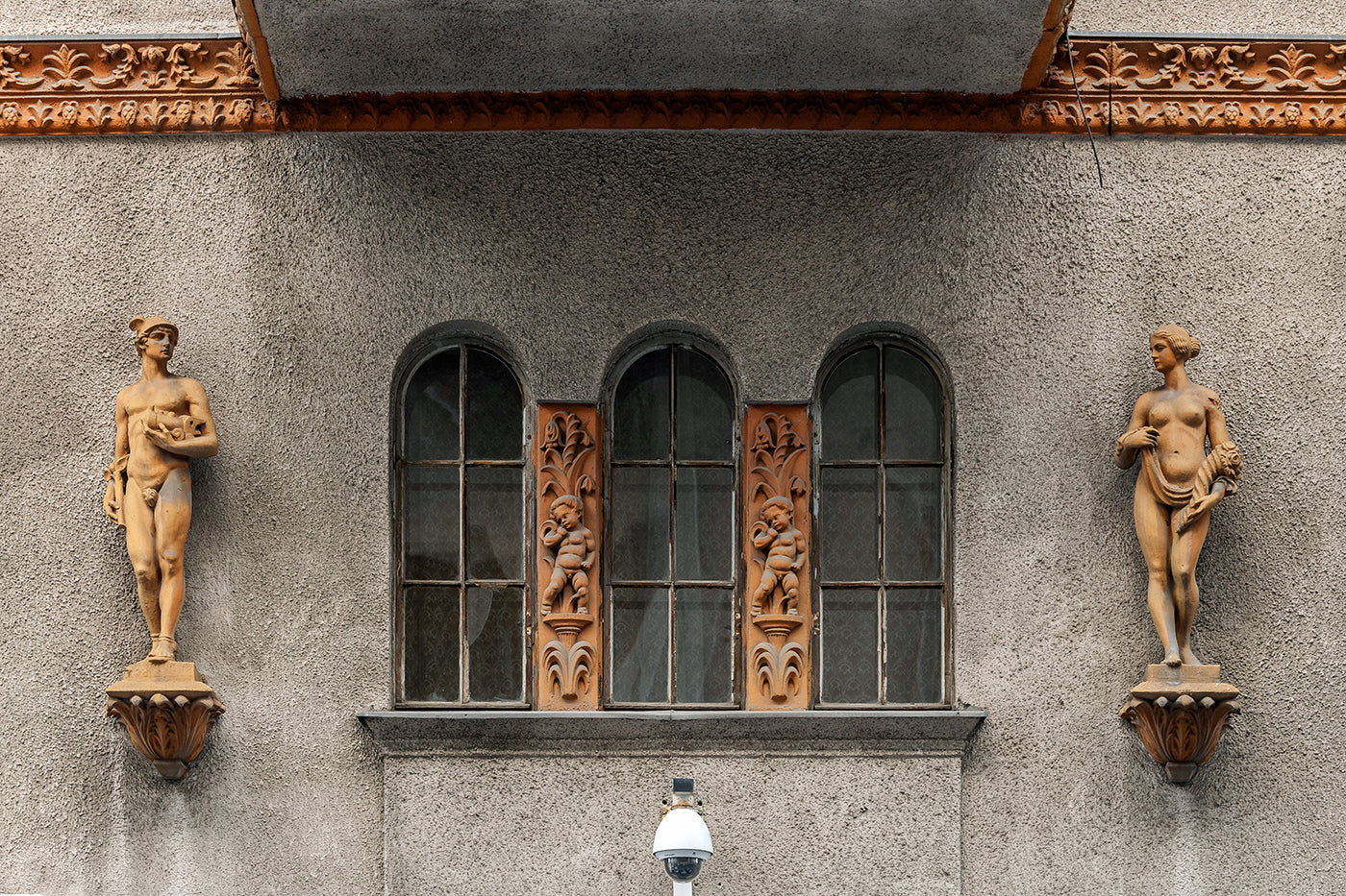 Detail of the facade of Radnóti Miklós Street 21/b #5978